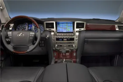 LX 570